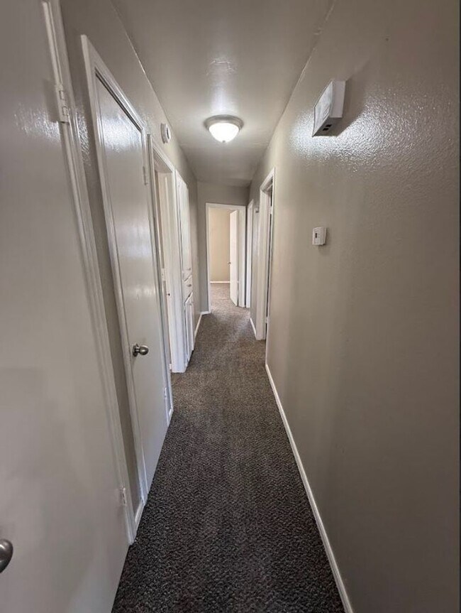 Building Photo - Beautiful, spacious home in Del City!