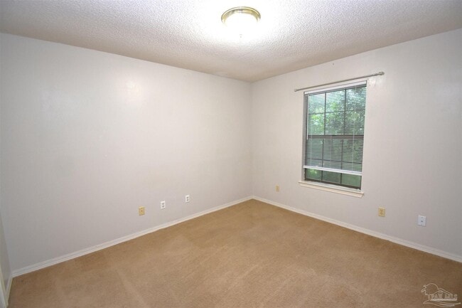 Building Photo - 7061 Heather Oaks Dr