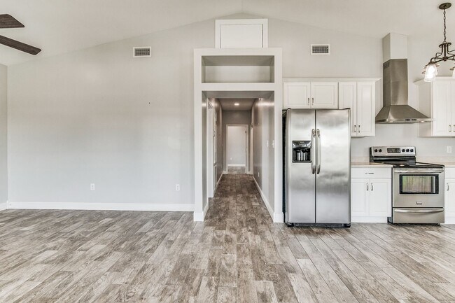 Building Photo - 5601 Bayou St John Ave
