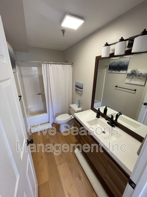 Building Photo - 352 Hildred Dr