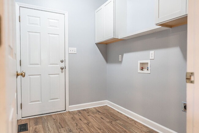 Building Photo - 108 Silverburn Pl