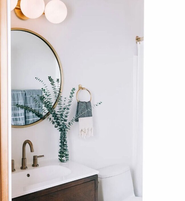 Building Photo - Classic Meets Modern Two-Bedroom, one bath Home in the Columbia Neighborhood