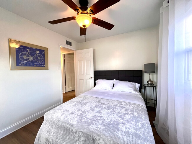 Building Photo - 635 Oneida Rd