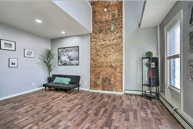 Primary Photo - 91 Lander St