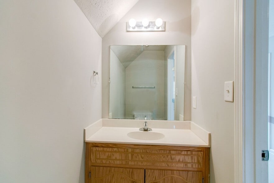 Building Photo - 809 Oak Arbor Ct