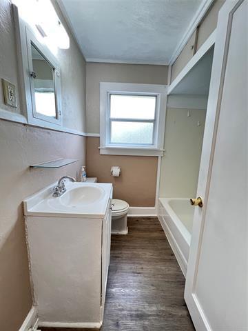 Building Photo - 718 Coit St