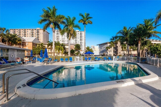 Building Photo - 440 Paradise Isle Blvd