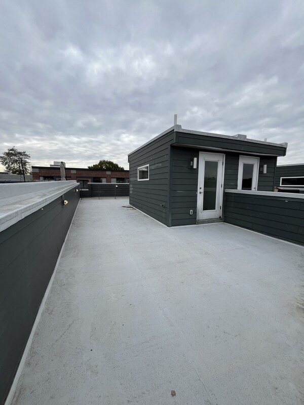 Building Photo - 1219 N 5th St