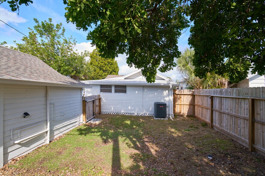 Building Photo - 1628 32nd Ave N