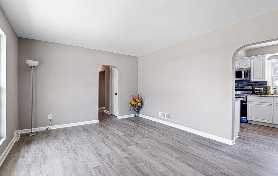 Building Photo - 1 Carlo Rd