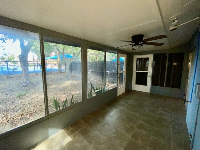 Building Photo - Southern Oaks 2 / 2 with Office & Sun Room