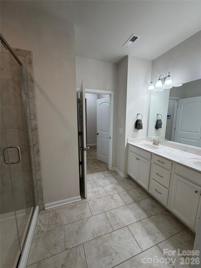 Building Photo - 1008 Fairbrae Ln