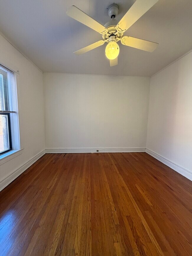 Building Photo - 3722 N Sheffield Ave