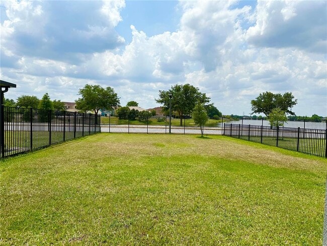 Building Photo - 6268 Great Bear Dr