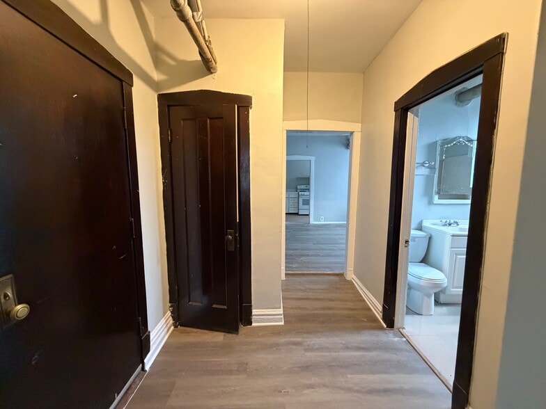 Building Photo - 3222 N Karlov Ave