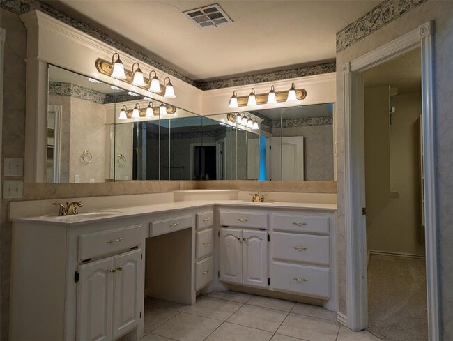 Building Photo - 214 Boulevard Du Lac