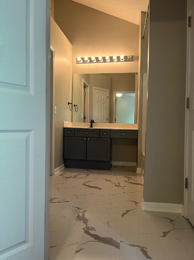 Building Photo - "Spacious 3-Bedroom Townhouse Retreat with Fireplace & Hardwood Floors in Antioch!"