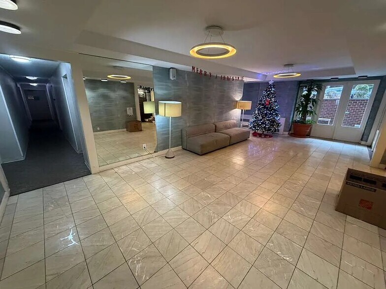 Building Photo - 83-33 118th St