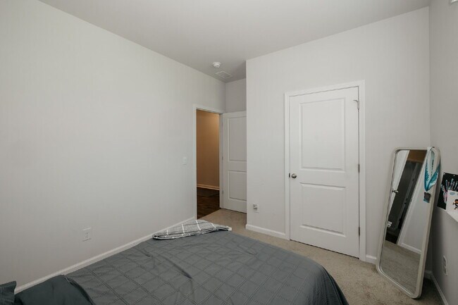 Building Photo - One-Level Living in Ladson