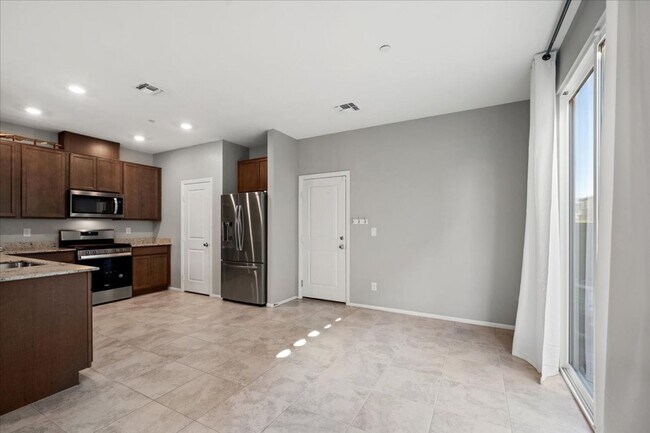 Building Photo - Fabulous Home!