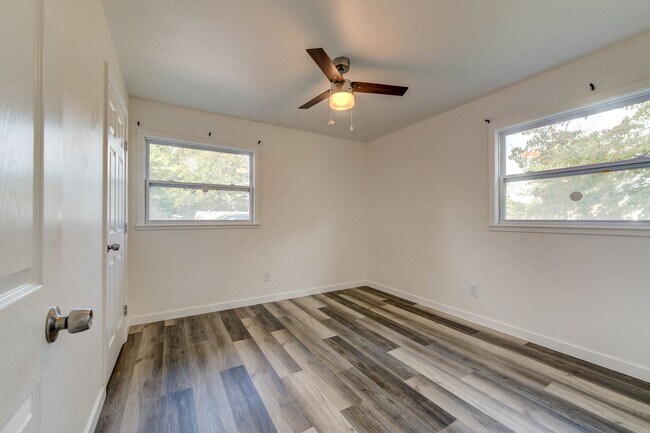 Building Photo - 695 Hargrove Ln