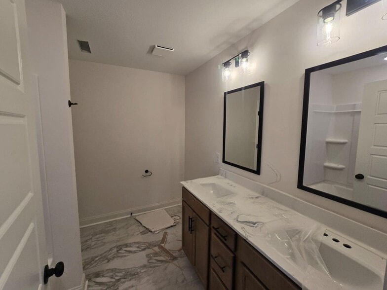 Building Photo - 505 N Halifax Ct