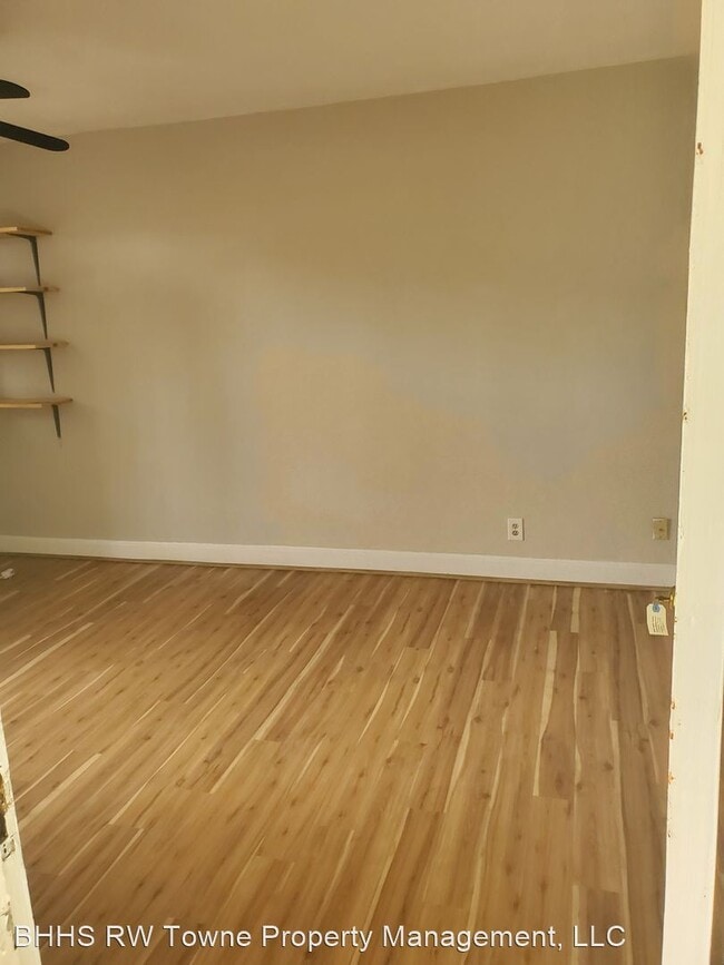 Building Photo - 2 br, 1 bath House - 742 Washington Park #B5