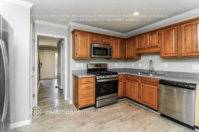 Building Photo - 225 Tennis Ct Ln