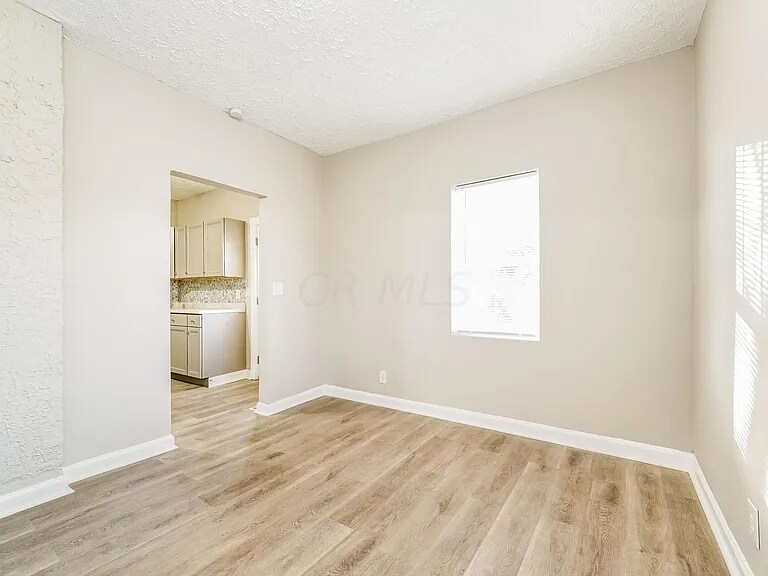 Building Photo - 597 Seymour Ave