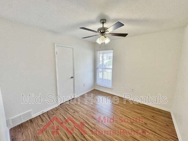 Building Photo - 1185 Deer Trail Ln