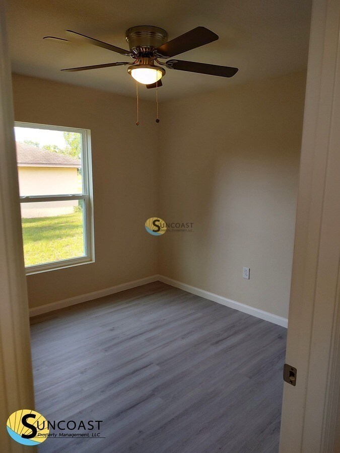 Building Photo - 14965 SW 48th Ave