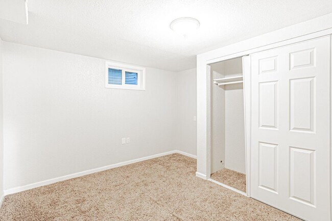 Building Photo - Exceptional 4-Bed, 2-Bath Home in Englewoo...