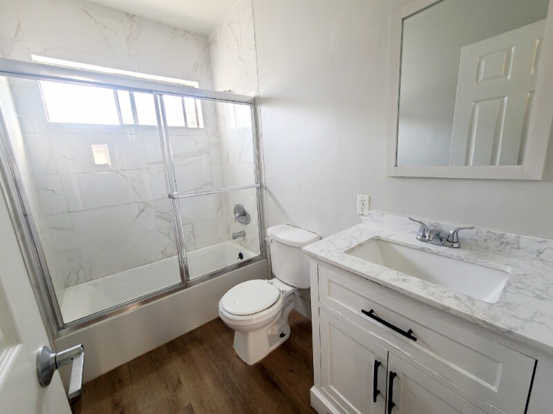 Building Photo - 13425 Vanowen St