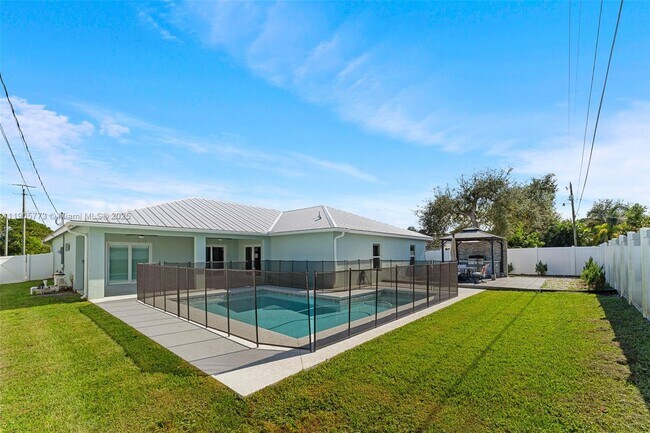 Building Photo - 4609 SW Pearl St