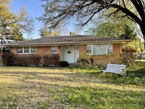 Building Photo - 1217 Linden Dr