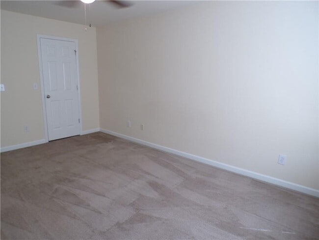 Building Photo - 38 Middlebrook Dr