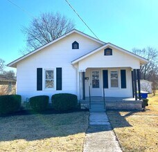 Building Photo - Adorable home in the heart of Bowling Green!