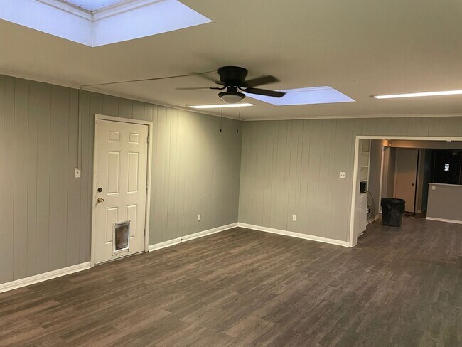 Building Photo - 6172 Whitman Ave