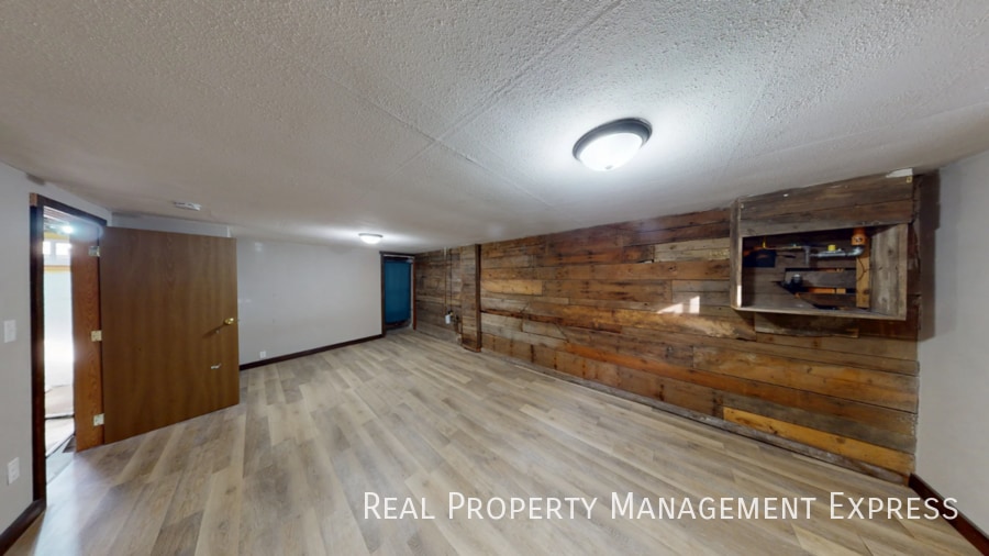 Building Photo - 2 Bedroom 1 Bathroom Home