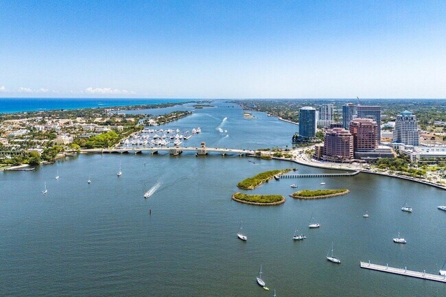 Building Photo - 255 Evernia St