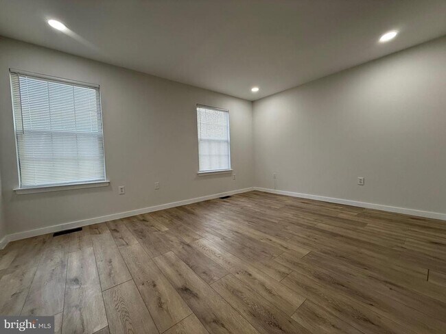 Building Photo - 6 Wosniak Ct