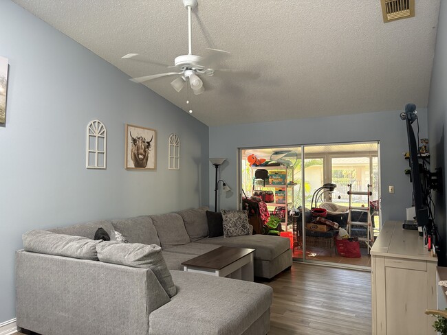 Building Photo - 746 N Jefferson Ave