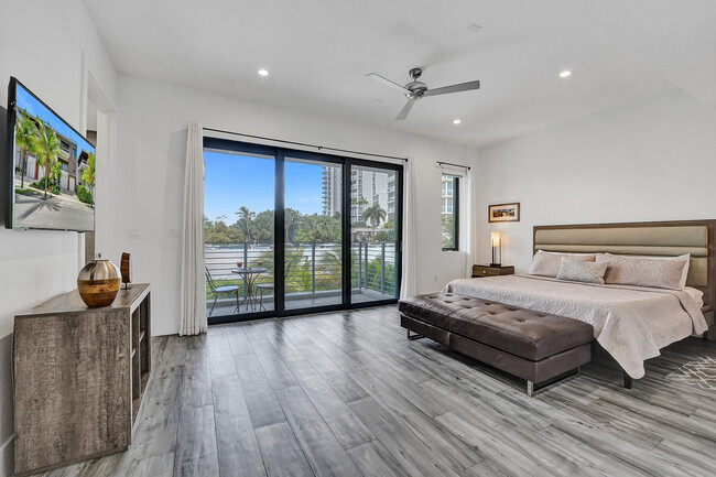 master suite and a Balcony - 340 Balboa St