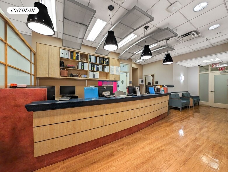 Primary Photo - 780 8th Ave