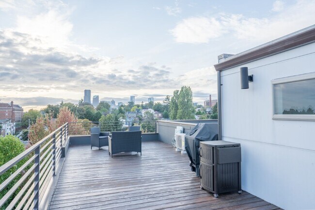 Building Photo - 3Bd/3.25Ba Seattle