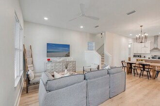 Building Photo - 223 E Lakeshore Dr