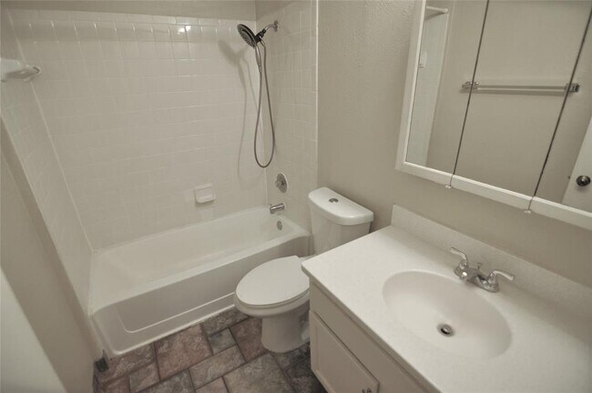 Building Photo - 402 Burlwood Ct