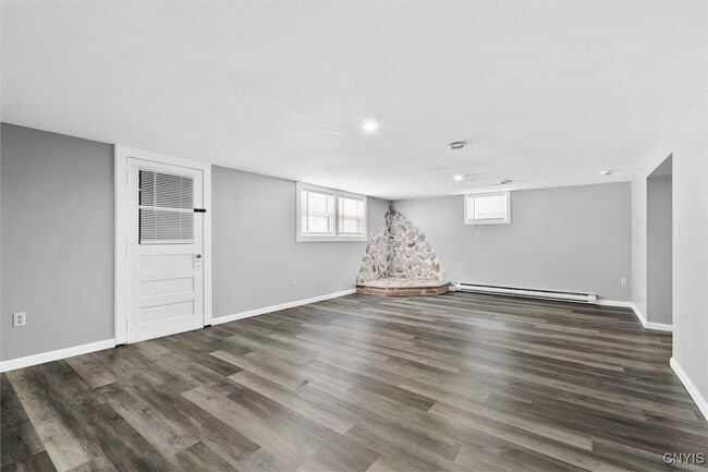 Building Photo - 941 Jamesville Ave