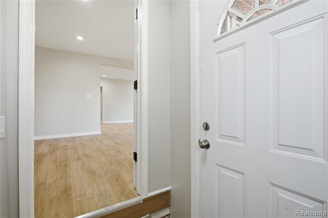 Building Photo - 14615 Winthrop St