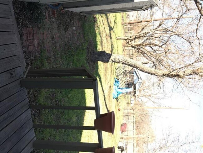 Building Photo - 342 College Dr